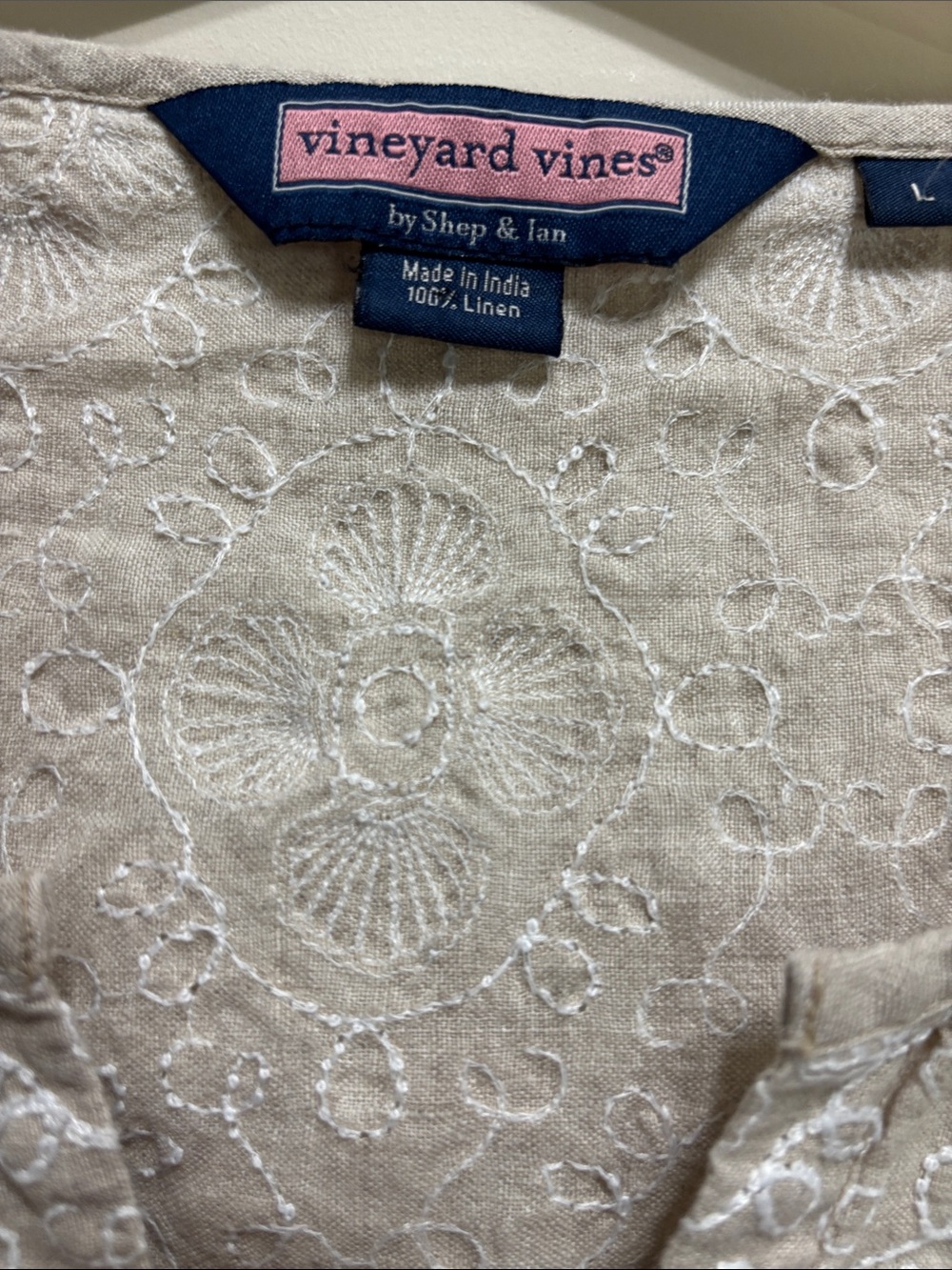 Vineyard Vines Beige Cream Embroidered Short Sleeve Top - Picture 2 of 6